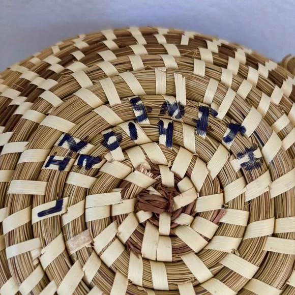 Charleston Gullah Sweetgrass Basket 12.5” x 9” Signed - Picture 5 of 5